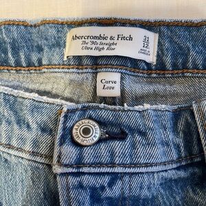 Abercrombie 90’s Straight High Rise Jeans, Curve Love, Size 31 Tall, Medium Wash